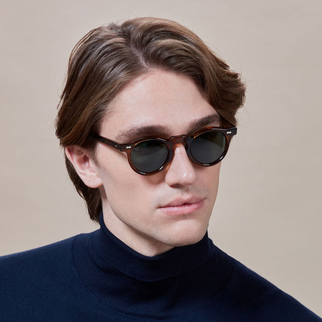 Brown eco sunglasses and green lenses: Welt | TBD Eyewear