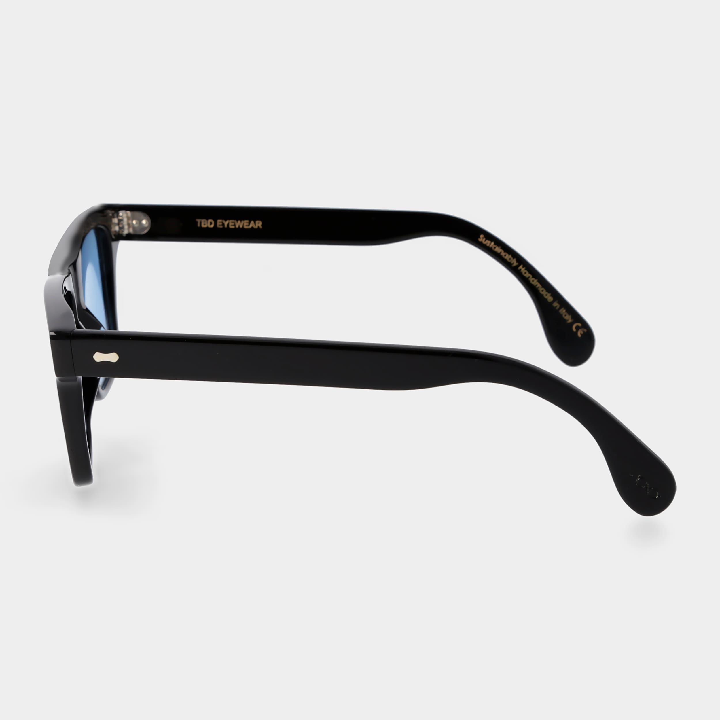 Black square sunglasses and blue lenses: Denim | TBD Eyewear