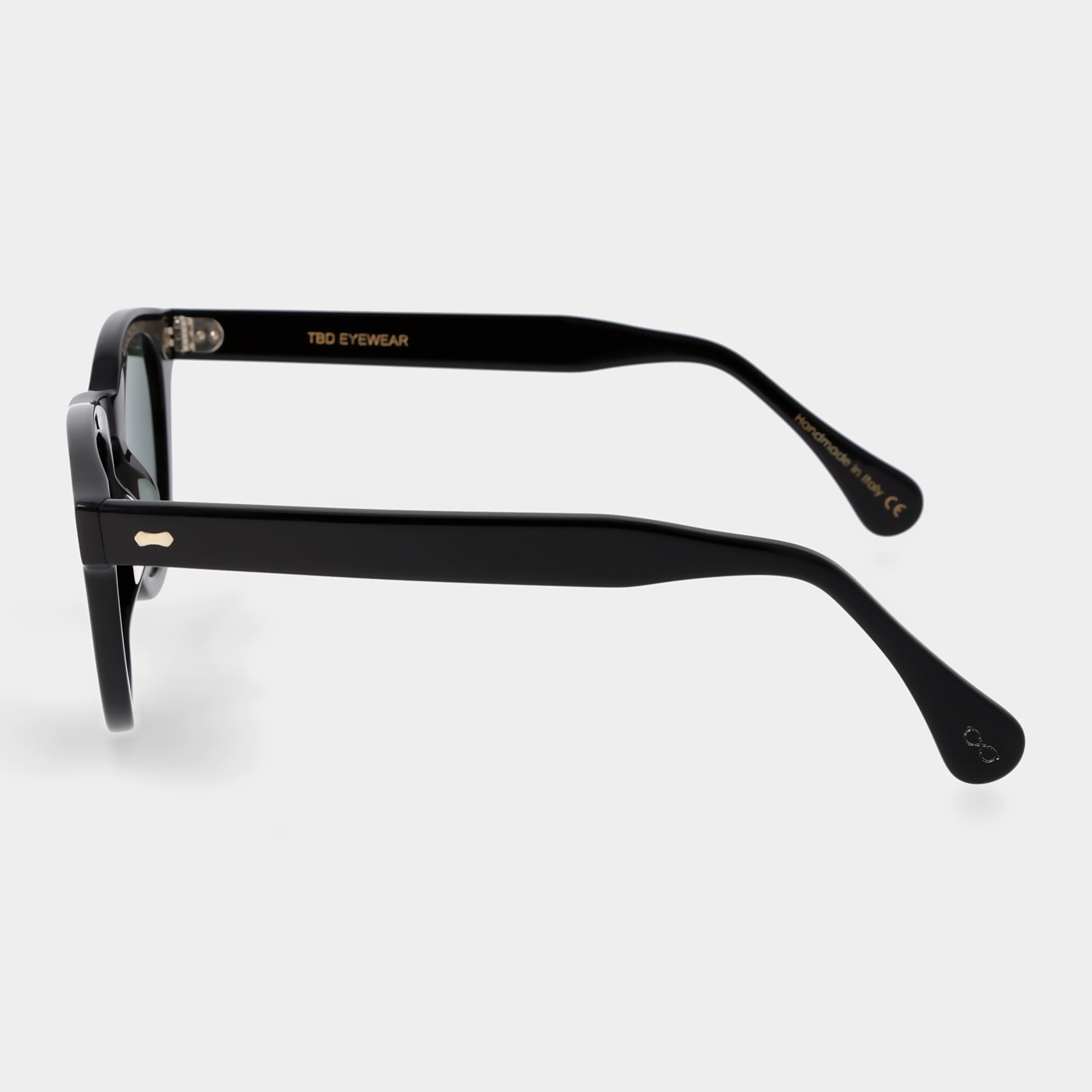 Black sunglasses and green lenses: Donegal | TBD Eyewear
